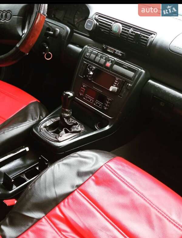 Седан Audi A4 1996 в Львове