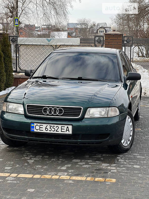 Седан Audi A4 1996 в Самборе