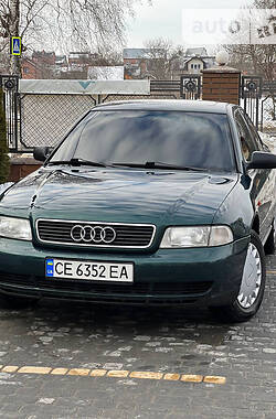 Седан Audi A4 1996 в Самборе