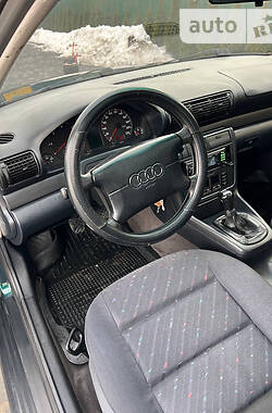 Седан Audi A4 1996 в Самборе