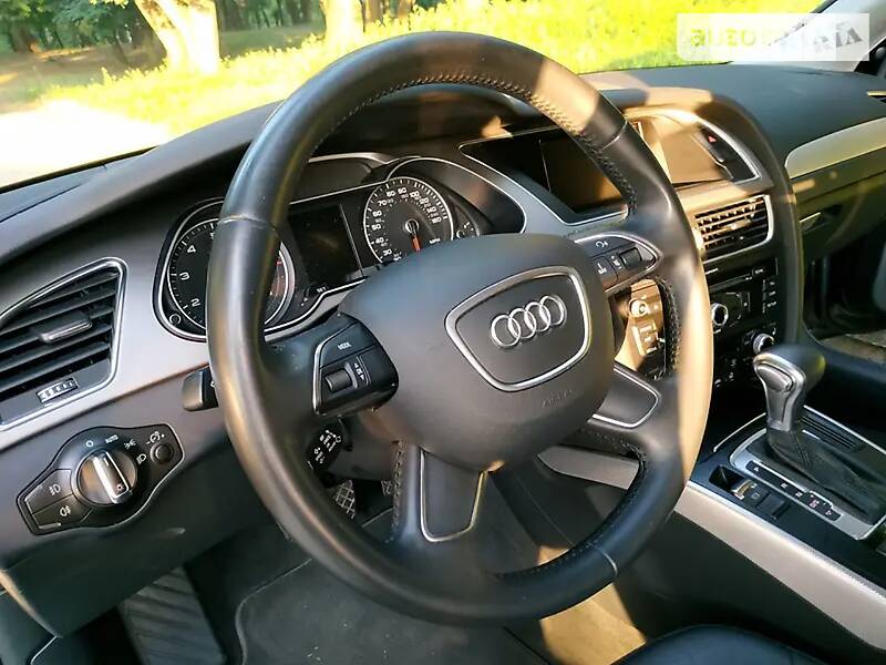 Седан Audi A4 2015 в Николаеве
