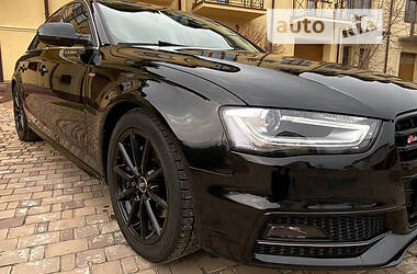 Седан Audi A4 2015 в 