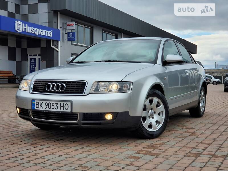 Седан Audi A4 2003 в Сарнах