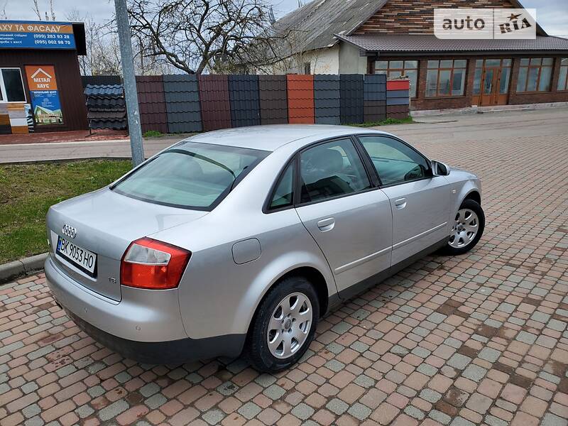 Седан Audi A4 2003 в Сарнах