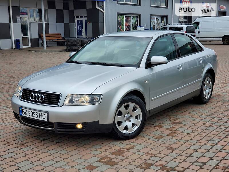 Седан Audi A4 2003 в Сарнах