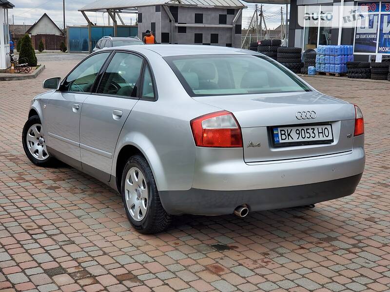 Седан Audi A4 2003 в Сарнах