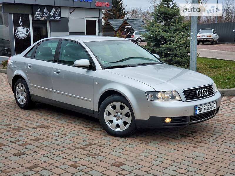 Седан Audi A4 2003 в Сарнах