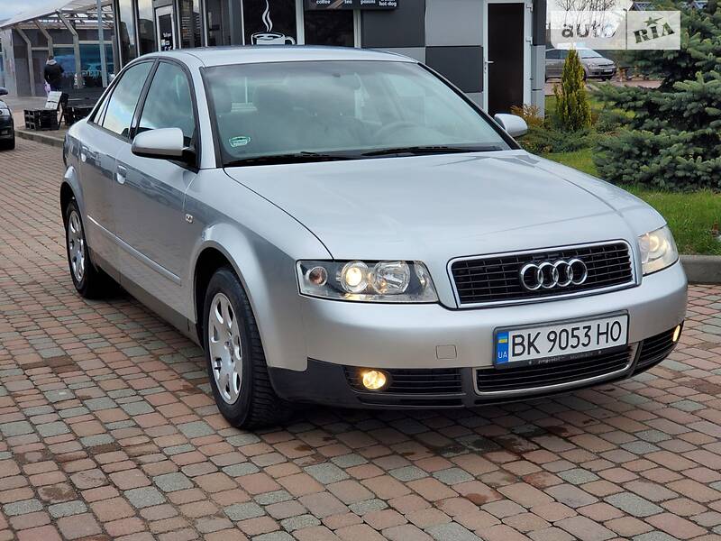 Седан Audi A4 2003 в Сарнах