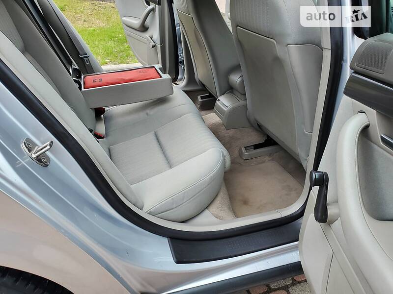 Седан Audi A4 2003 в Сарнах