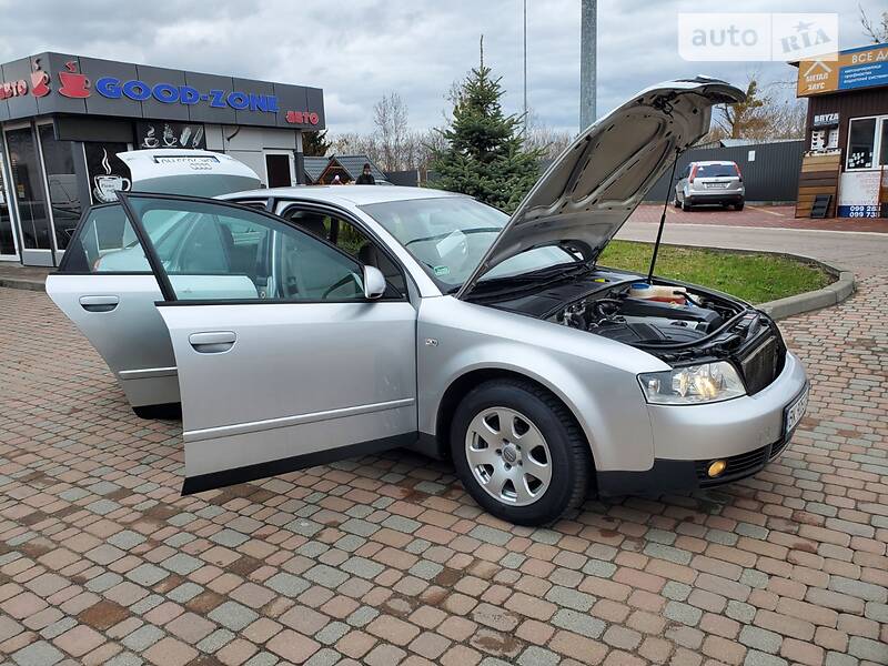 Седан Audi A4 2003 в Сарнах