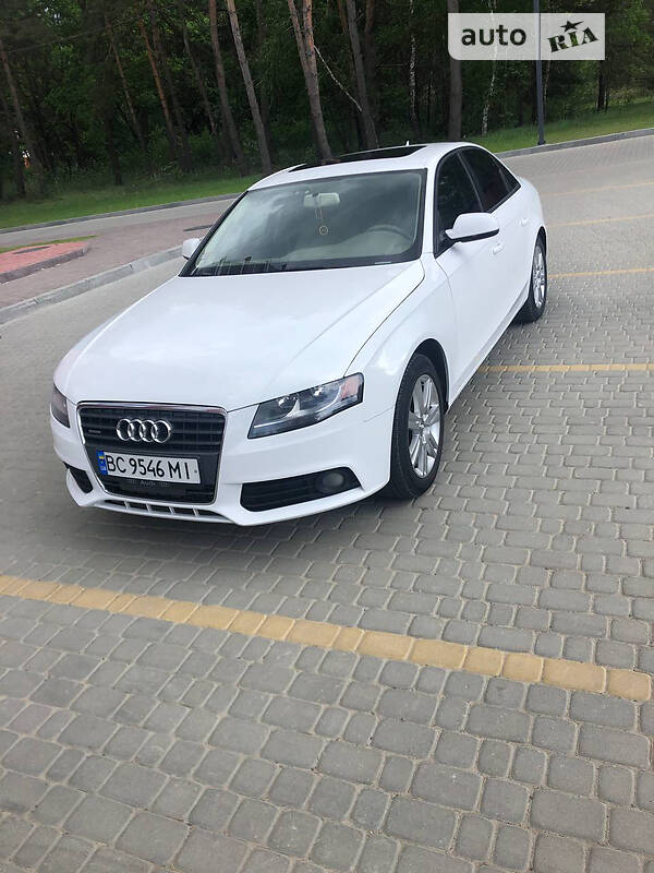 Седан Audi A4 2010 в Львове