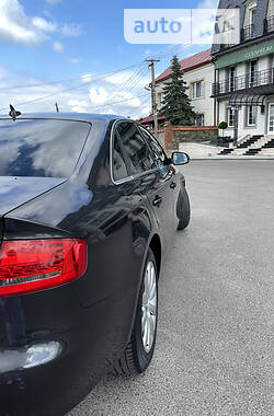 Седан Audi A4 2010 в Львове