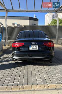 Седан Audi A4 2014 в 