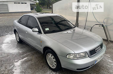 Седан Audi A4 2000 в 