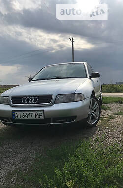 Седан Audi A4 1995 в Вишневом