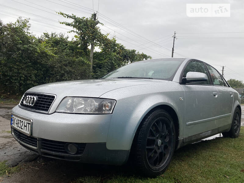 Седан Audi A4 2002 в Гощі