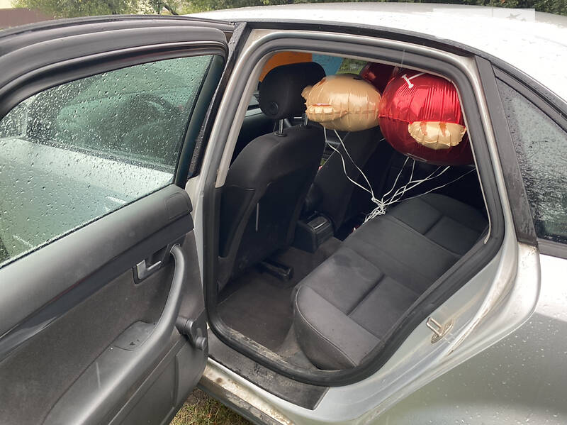 Седан Audi A4 2002 в Гощі