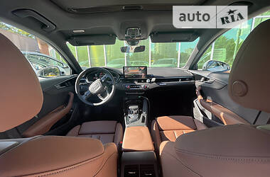 Седан Audi A4 2020 в 