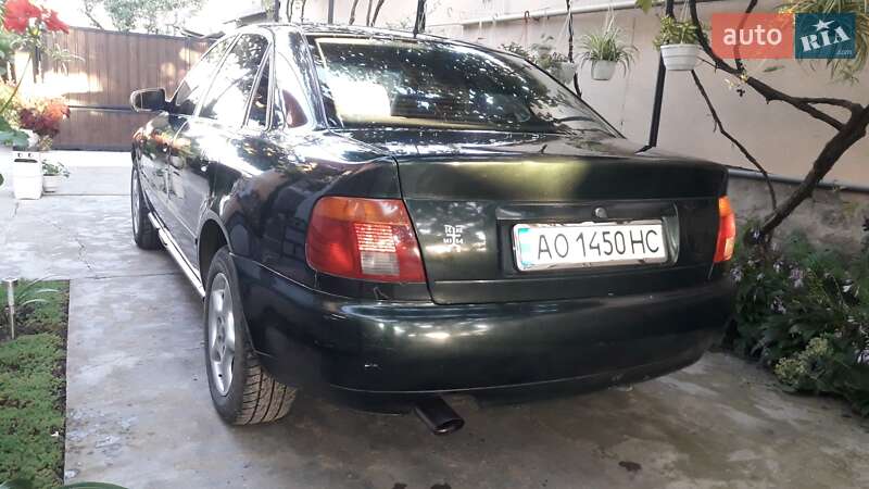 Седан Audi A4 1995 в Виноградове фото 2 Седан Audi A4 1995 в Виноградове
