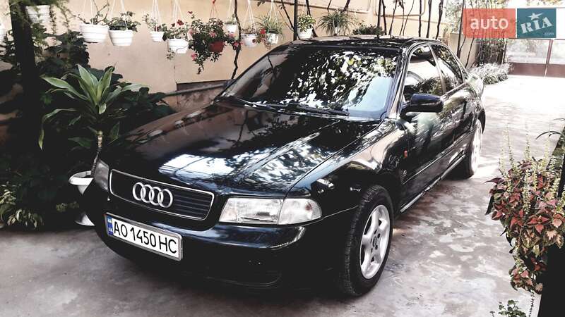 Седан Audi A4 1995 в Виноградове