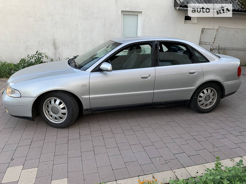 Седан Audi A4 2000 в Надвірній