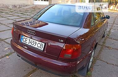Седан Audi A4 1995 в Чернівцях