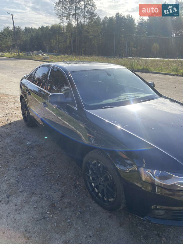 Седан Audi A4 2011 в Львове