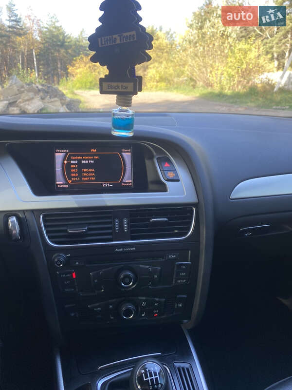 Седан Audi A4 2011 в Львове
