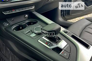 Седан Audi A4 2018 в 