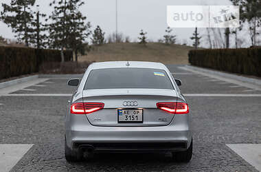 Седан Audi A4 2014 в Днепре