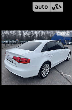 Седан Audi A4 2012 в Львове