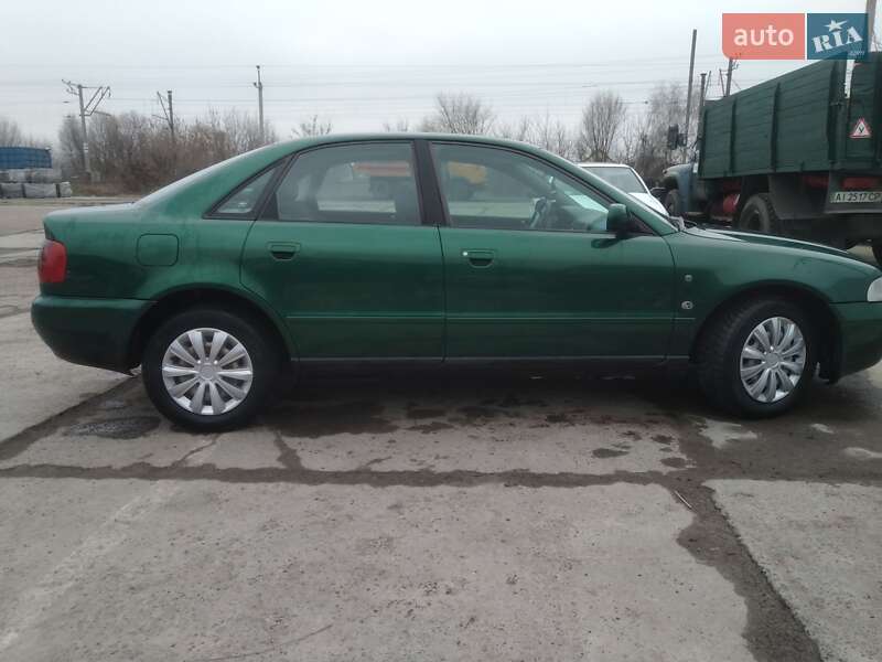 Седан Audi A4 1996 в Києві