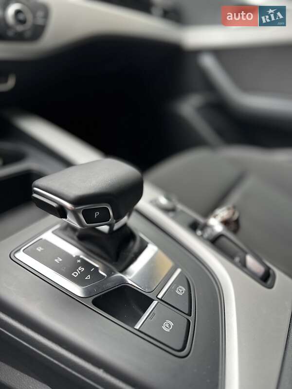 Седан Audi A4 2021 в Киеве
