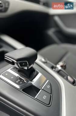 Седан Audi A4 2021 в 