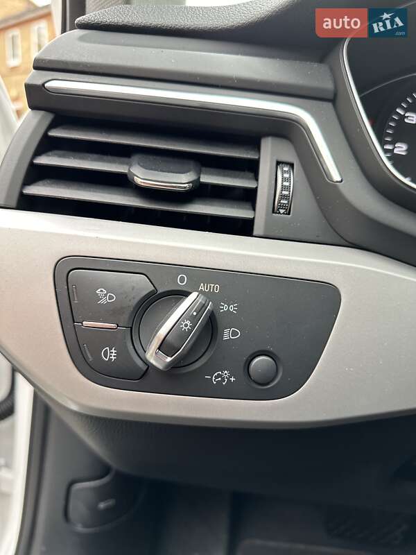 Седан Audi A4 2021 в Киеве