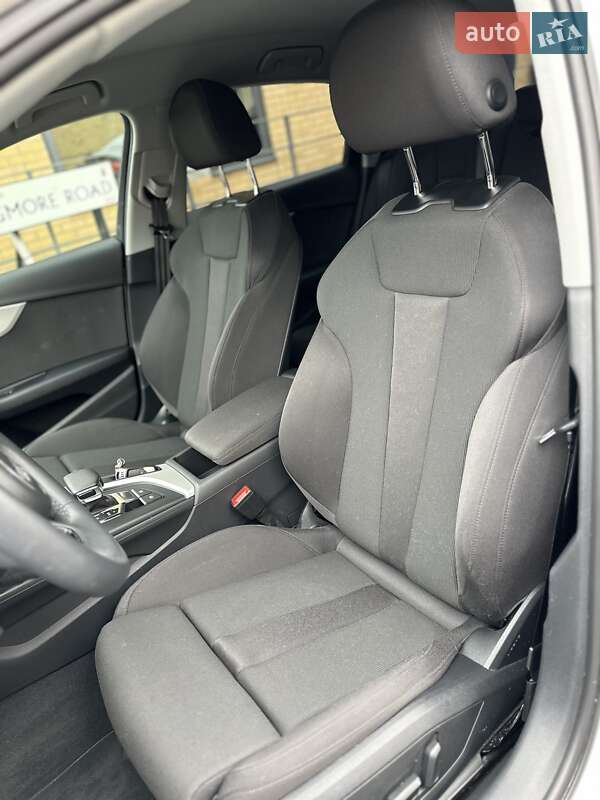 Седан Audi A4 2021 в Киеве