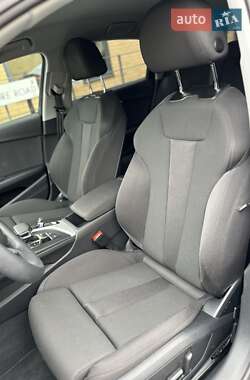 Седан Audi A4 2021 в 