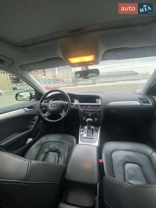 Седан Audi A4 2012 в Киеве