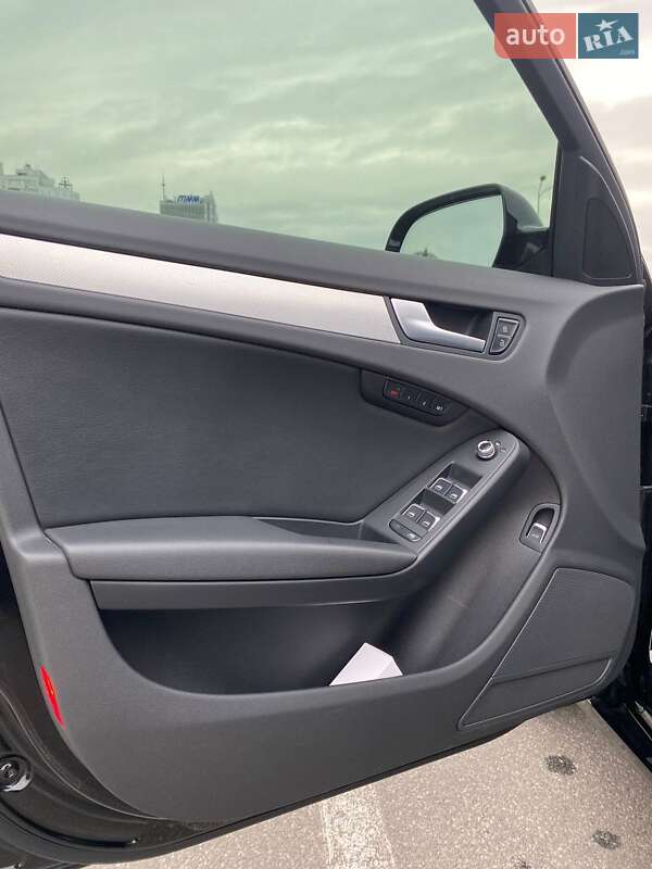 Седан Audi A4 2012 в Киеве