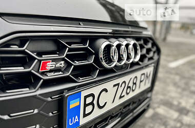 Седан Audi A4 2021 в 