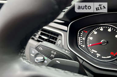 Седан Audi A4 2021 в 