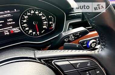Седан Audi A4 2019 в 