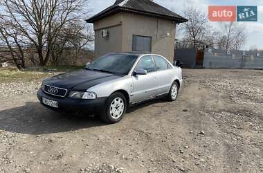 Седан Audi A4 1997 в Хусте