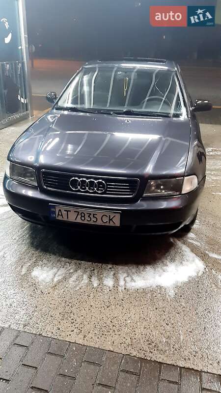 Седан Audi A4 1995 в Ивано-Франковске