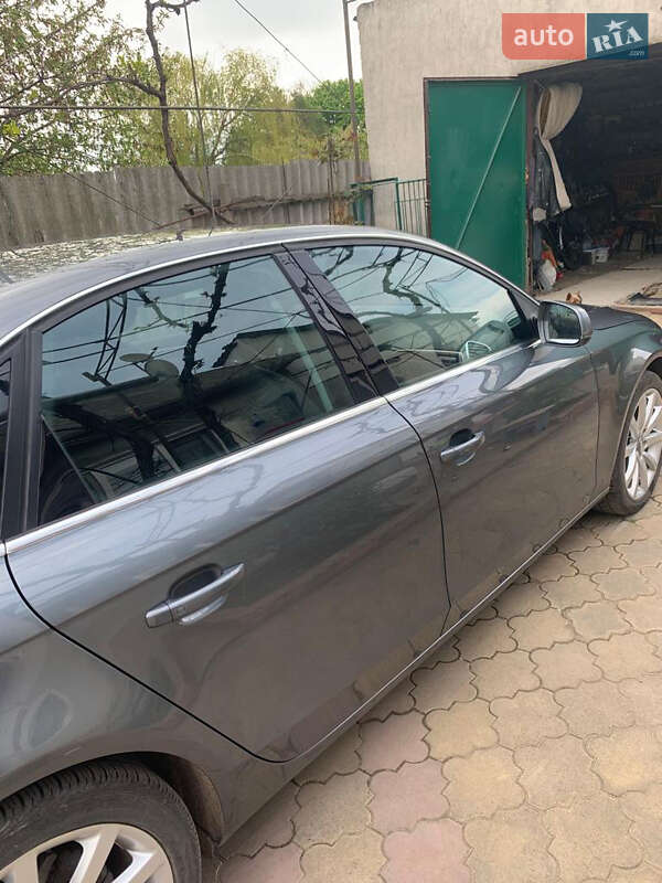 Седан Audi A4 2012 в Измаиле