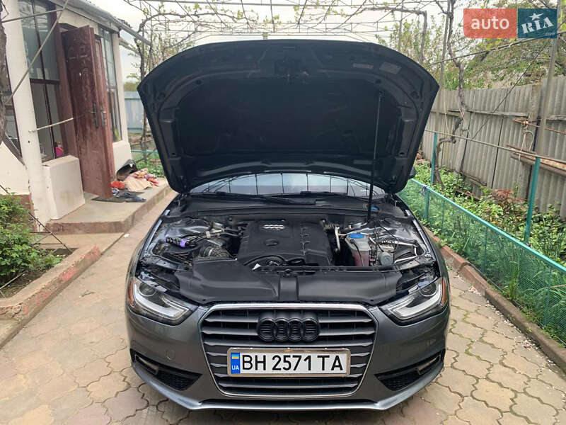 Седан Audi A4 2012 в Измаиле