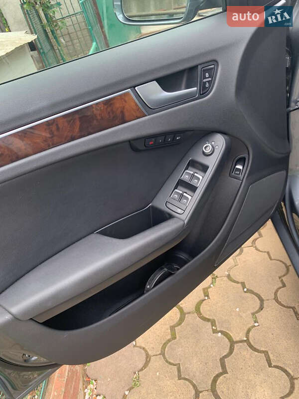 Седан Audi A4 2012 в Измаиле
