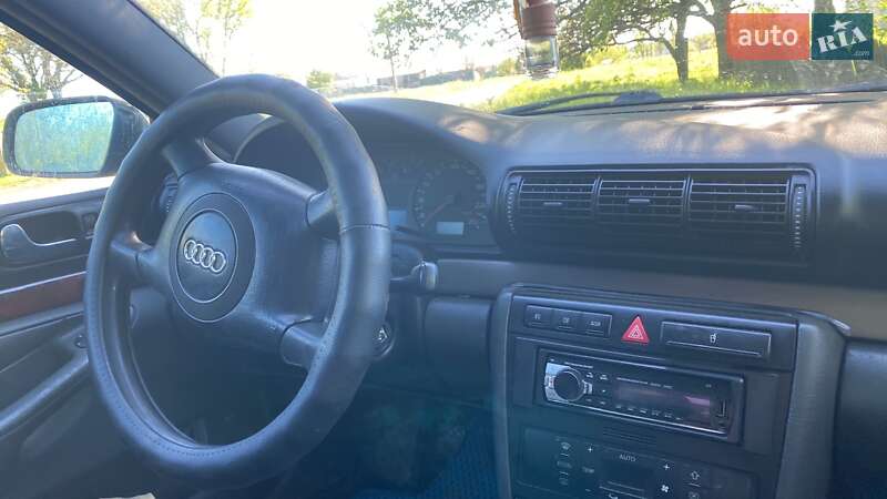 Седан Audi A4 2001 в Покровском