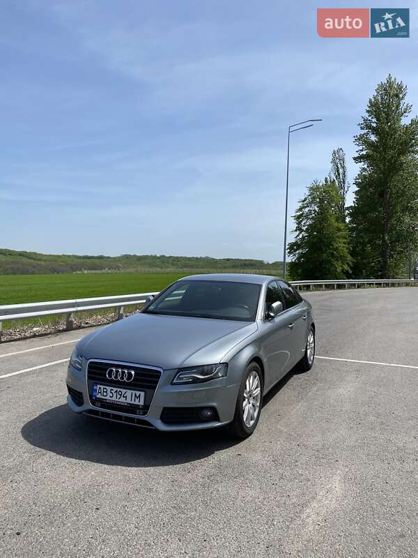 Седан Audi A4 2010 в Виннице