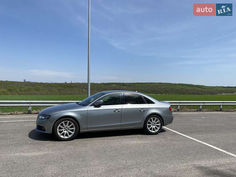 Седан Audi A4 2010 в Виннице